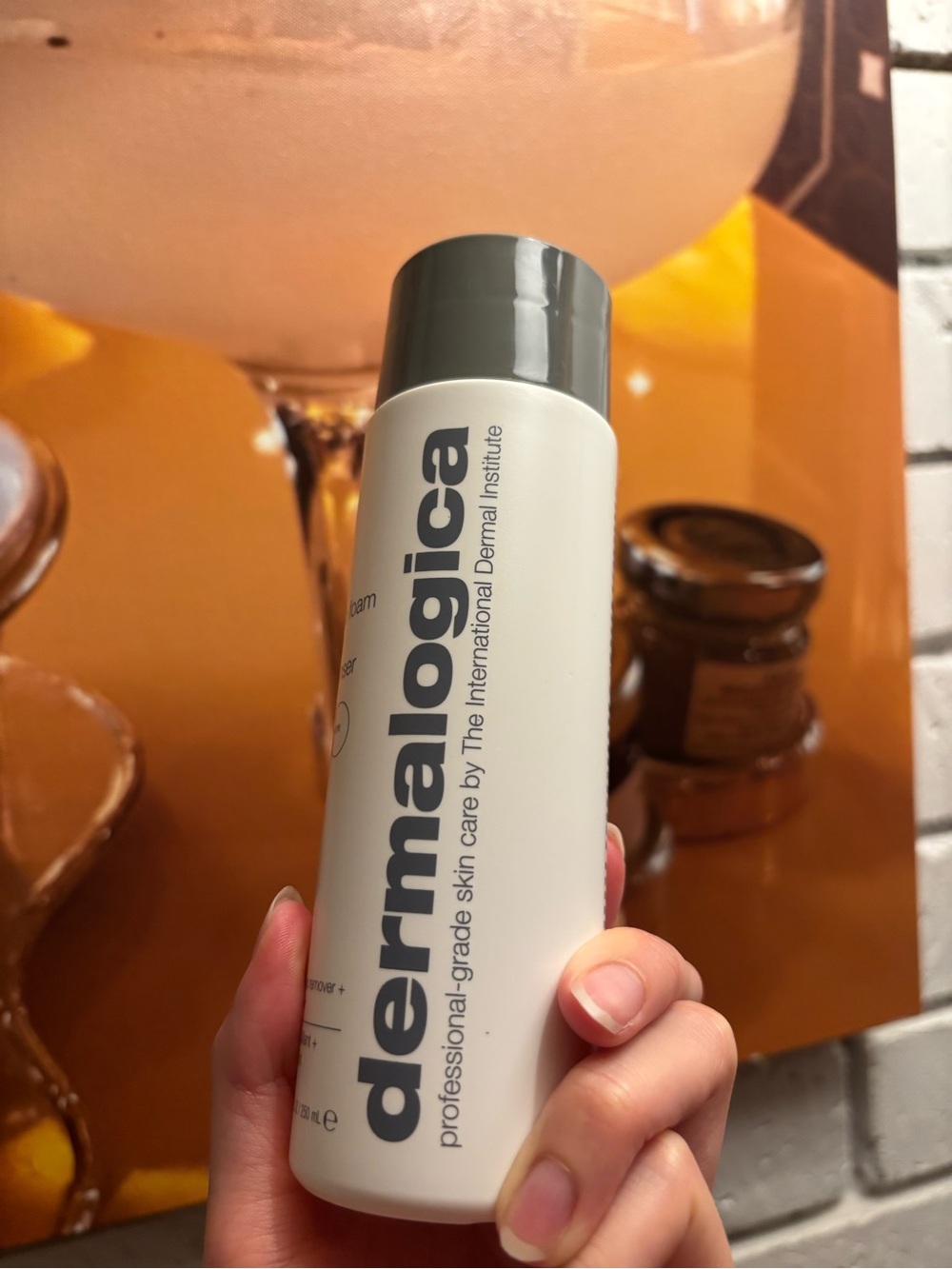 Dermalogica Oil to Foam Total Cleanser • Full-Size - Picture 3 of 7
